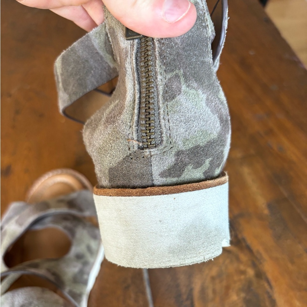 Bionica Women's Dania Sandal. Olive Camouflage Camo. Straps Back Zip. Size 9 - Picture 11 of 12